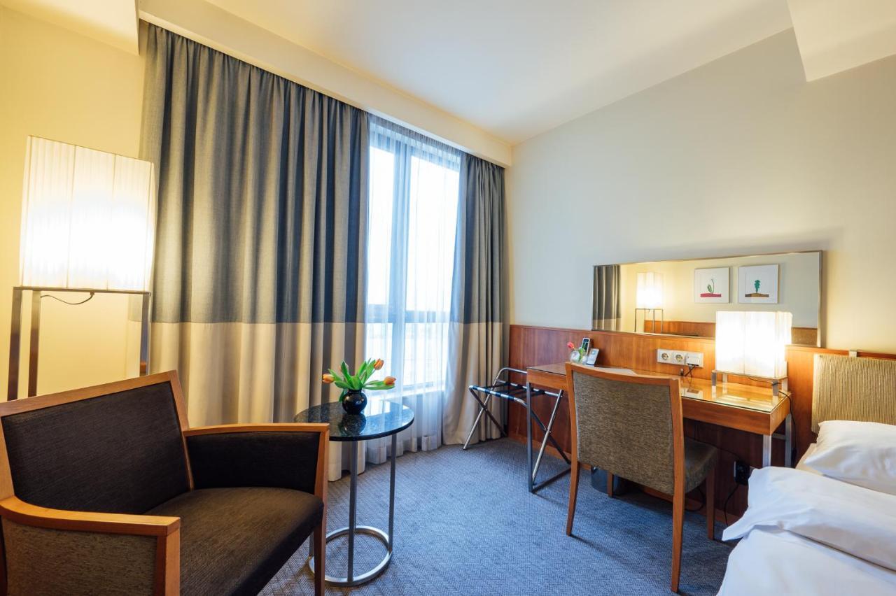 Peakture Hotel Bucarest Esterno foto