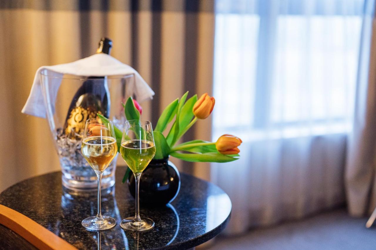 Peakture Hotel Bucarest Esterno foto