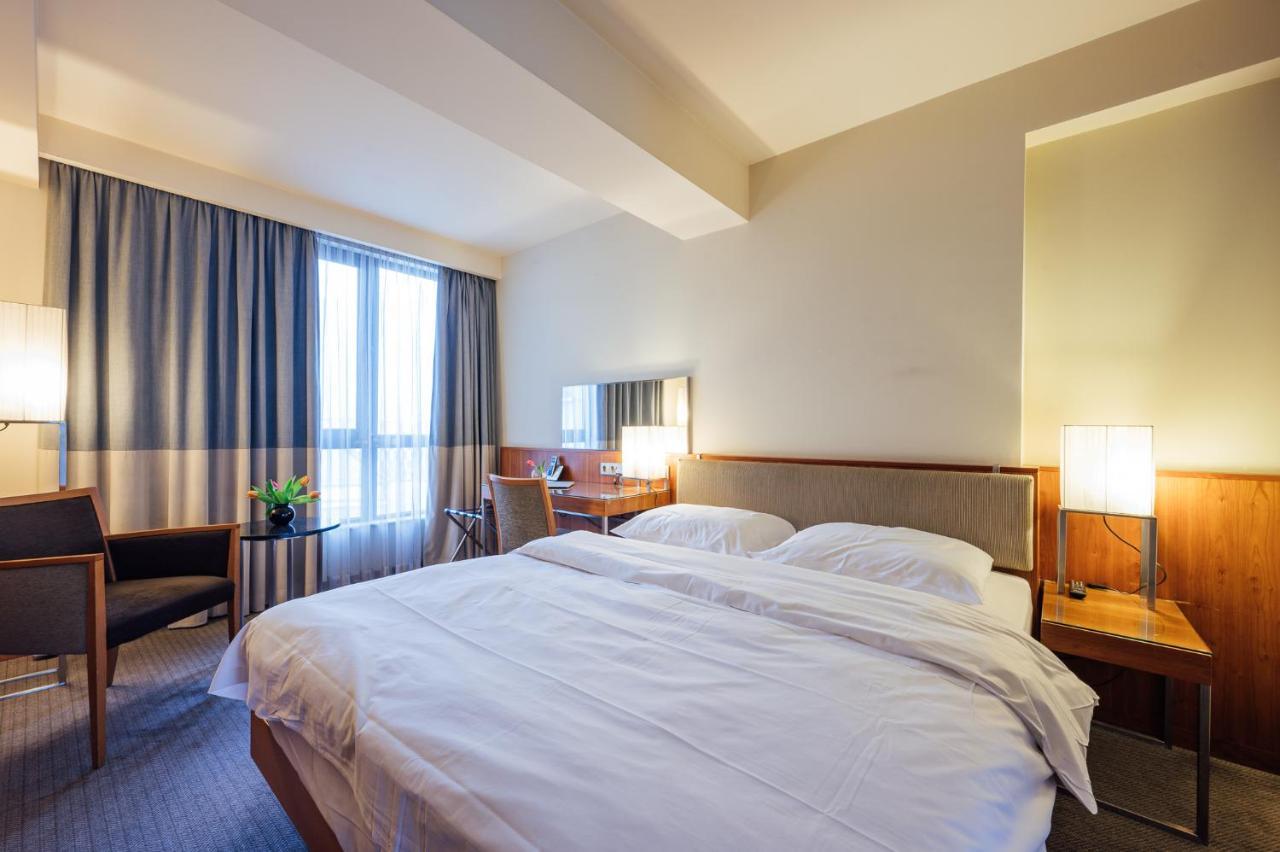 Peakture Hotel Bucarest Esterno foto