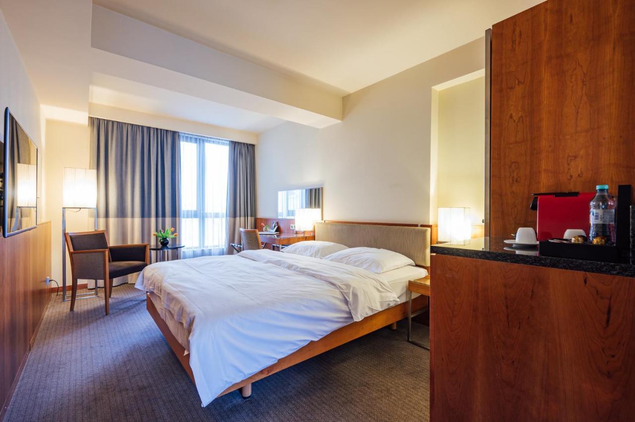 Peakture Hotel Bucarest Esterno foto
