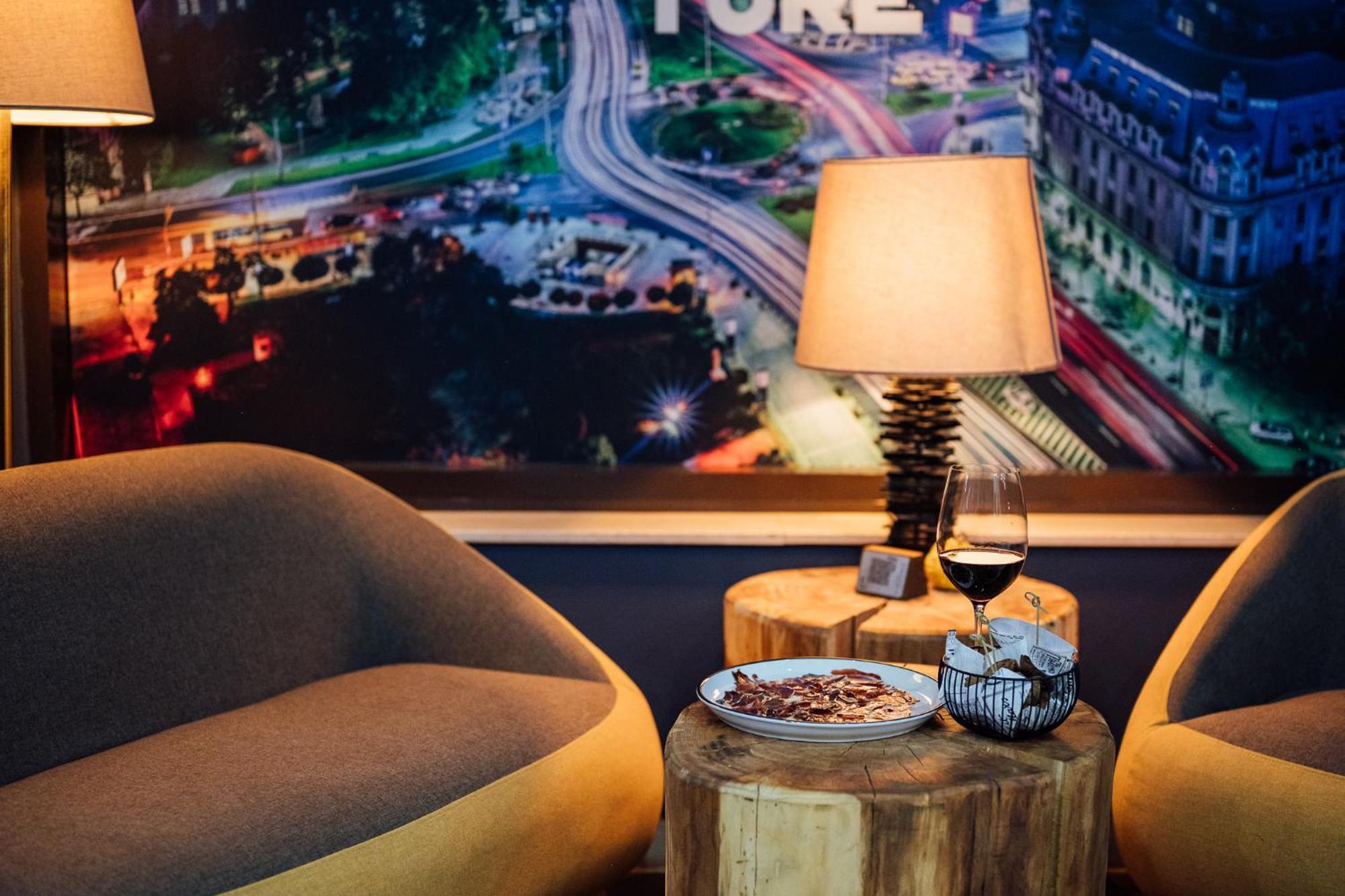 Peakture Hotel Bucarest Esterno foto
