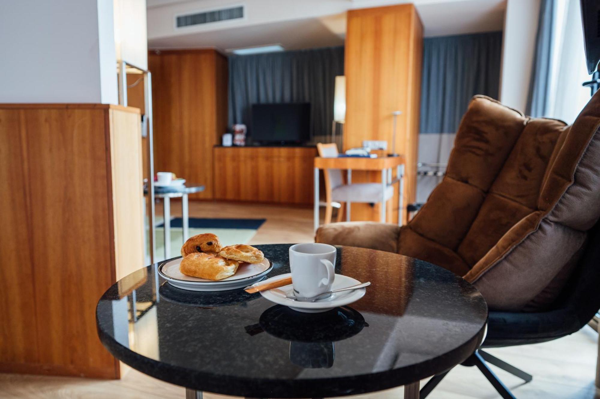 Peakture Hotel Bucarest Esterno foto