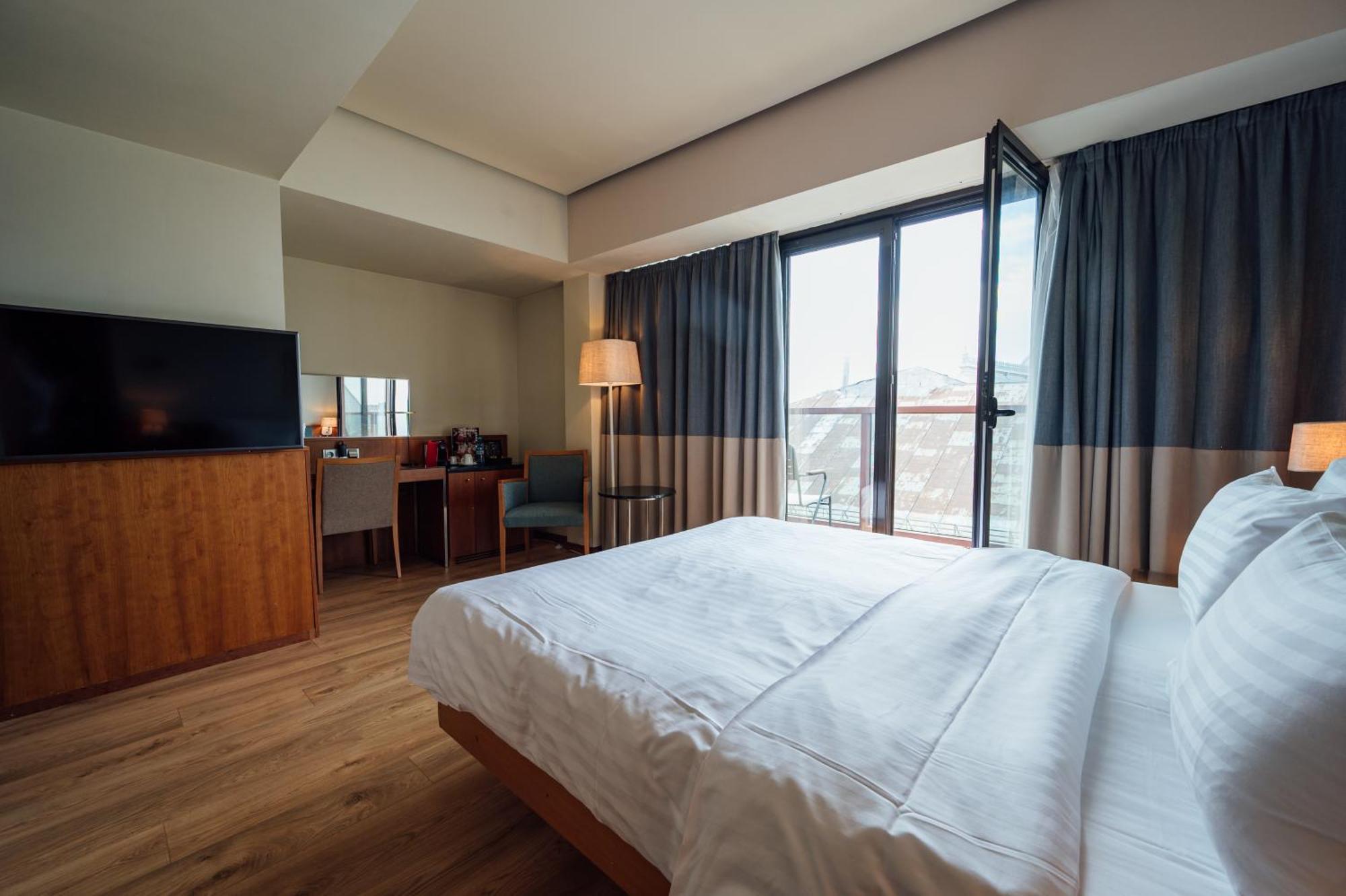 Peakture Hotel Bucarest Esterno foto