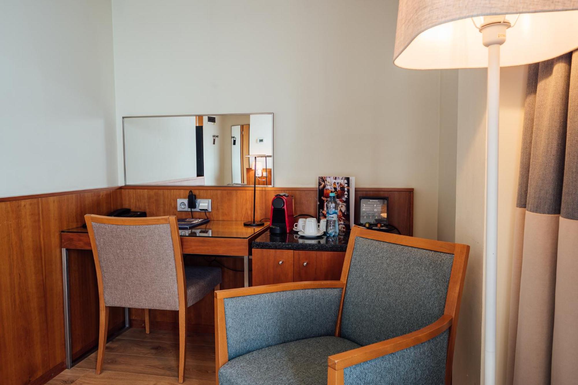 Peakture Hotel Bucarest Esterno foto